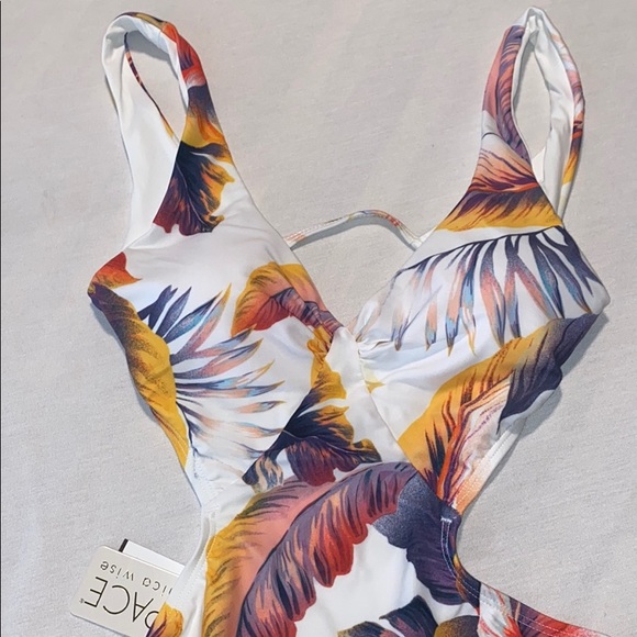 L*Space Monaco One-Piece Sz 6 - Picture 5 of 10